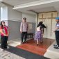 Untuk memastikan kelancaran dan keamanan ibadah rutin Minggu, Polres Garut melaksanakan pengamanan di Gereja Santa Maria Perawan, Kecamatan Garut Kota, Kabupaten Garut, Minggu pukul 08.00 WIB (22/12/2024). 

