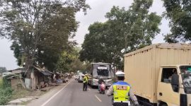 Kegiatan one way untuk pengurasan arus lalu lintas yang mengarah dari Tasikmalaya menuju Bandung telah dilaksanakan dengan sukses pada hari ini, Senin Pagi pukul 08.00 (23/12/2024).

