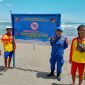 Satpolairud Polres Garut bersama dengan BKO Dit Polairud Polda Jabar dan Balawista Pantai Sayang Heulang melaksanakan kegiatan pemasangan spanduk peringatan tanda bahaya di objek wisata Pantai Sayang Heulang, Desa Mancagahar, Kecamatan Pameungpeuk, Kabupaten Garut. Senin (23/12/2024).
