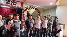 Menjelang perayaan malam Natal 2024, Polres Garut melakukan sterilisasi di sejumlah gereja yang ada di wilayah Kabupaten Garut.  Kapolres Garut AKBP Mochamad Fajar Gemilang S.I.K., M.H., M.I.K., mengatakan Langkah ini merupakan bagian dari upaya pengamanan guna memastikan perayaan Natal dan Tahun Baru berjalan dengan aman dan kondusif.Selasa (24/12/2024). 
