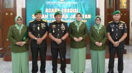 Pangdam III/Siliwangi Mayjen TNI Dadang Arif Abdurahman, S.E., M.Si., CHRMP., memimpin acara Tradisi dan Serah Terima Jabatan (Sertijab) pejabat di jajaran Kodam III/Slw, bertempat di Ruang Silihwangi Kodam III/Slw, Rabu (05/02/2025).
