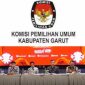 |Komisi II DPR RI bersama dengan Menteri Dalam Negeri (Mendagri), Komisi Pemilihan Umum Republik Indonesia (KPU RI), Badan Pengawas Pemilihan Umum Republik Indonesia (BAWASLU RI), dan Dewan Kehormatan Penyelenggara Pemilihan Umum Republik Indonesia (DKPP RI) telah menyepakati pelantikan serentak kepala daerah hasil Pemilihan Serentak Nasional 2024. Sabtu (8/2/2025).
