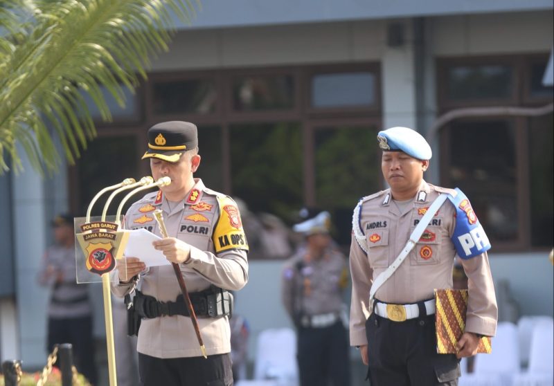 Bertempat di Lapangan Apel Mapolres Garut, dilaksanakan kegiatan Apel Gelar Pasukan Operasi Keselamatan Lodaya 2025 wilayah Polres Garut. Senin (10/02/2025).
