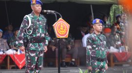 Irdam III/Siliwangi, Brigjen TNI Trias Wijanarko, S.I.P., M.H.I., mewakili Dankogartap II/Bandung, Mayjen TNI Dadang Arif Abdurahman, S.E., M.Si., CHRMP., memimpin Gelar Operasi Penegakan Ketertiban (Opsgaktib) dan Operasi Yustisi Polisi Militer Tahun 2025 di depan Gedung Sate Jl. Diponegoro Kota Bandung, Senin (10/02/2025).
