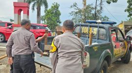 Menanggapi aduan yang diterima melalui Taros Kapolres Garut mengenai permainan judi muncang yang meresahkan masyarakat, anggota Polsek Banyuresmi melakukan patroli dan berhasil menyita alat-alat yang digunakan dalam permainan tersebut. Rabu (12/02/2025).
