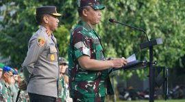 Pangdam III/Siliwangi Mayjen TNI Dadang Arif Abdurahman, S.E., M.Si., CHRMP., bersama Kapolda Jabar Irjen Pol Dr. Akhmad Wiyagus, S.IK., M.Si., M.M., memimpin Apel Gelar Pasukan Pengamanan VVIP pada kunjungan kerja Presiden Turki, Recep Tayyip Erdogan. Kegiatan digelar di Lapangan Astrid Kebun Raya Bogor, Rabu (12/02/2025).