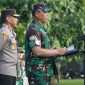 Pangdam III/Siliwangi Mayjen TNI Dadang Arif Abdurahman, S.E., M.Si., CHRMP., bersama Kapolda Jabar Irjen Pol Dr. Akhmad Wiyagus, S.IK., M.Si., M.M., memimpin Apel Gelar Pasukan Pengamanan VVIP pada kunjungan kerja Presiden Turki, Recep Tayyip Erdogan. Kegiatan digelar di Lapangan Astrid Kebun Raya Bogor, Rabu (12/02/2025).