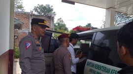Seorang pria ditemukan meninggal dunia dalam posisi telungkup di atas kabel internet yang terpasang di gardu listrik di Kampung Situ Batu, Desa Cipareuan, Kecamatan Cibiuk, Kabupaten Garut, Rabu (12/02/2025).