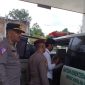 Seorang pria ditemukan meninggal dunia dalam posisi telungkup di atas kabel internet yang terpasang di gardu listrik di Kampung Situ Batu, Desa Cipareuan, Kecamatan Cibiuk, Kabupaten Garut, Rabu (12/02/2025).