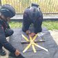 Unit Jibom Detasemen Gegana Sat Brimobda Jabar melaksanakan kegiatan pemusnahan atau disposal munisi mortir di Kampung Narongtong RT. 02 RW. 01, Desa Mekarsari, Kecamatan Bayongbong, Kabupaten Garut. Pada hari Rabu, 12 Februari 2025, tepatnya pukul 17.30 WIB.