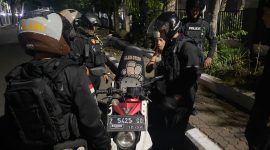 Polres Garut melalui Sat Samapta intensif melaksanakan patroli malam hari untuk mengantisipasi tindak kejahatan, khususnya C3 (curat, curas, dan curanmor) serta aksi premanisme yang kerap mengganggu kenyamanan masyarakat. Kamis malam (13/02/2025).
