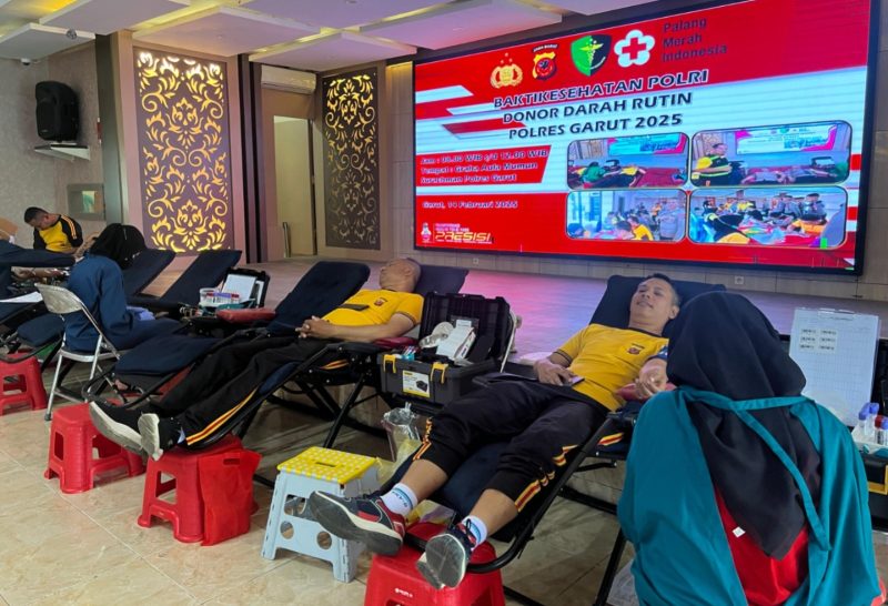 Dalam rangka giat rutin Baktikes, Sidokkes Polres Garut kembali mengadakan kegiatan donor darah yang dilaksanakan pada hari Jumat, 14 Februari 2025, bertempat di Aula Mumun Surachman Polres Garut. 
