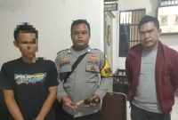 Seorang pria berinisial VR (32) warga Kecamatan Garut Kota diamankan pihak kepolisian setelah diduga melakukan tindak pidana pengancaman terhadap istrinya menggunakan senjata api rakitan jenis Revolver. 
