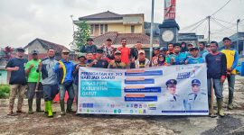 Dalam Rangka memeriahkan Hari Jadi Garut HJG ke-212 yang jatuh pada 16 Februari Minggu lalu, Kelompok Budidaya di Daerah Aliran Sungai Cimaragas (BUDIDAS) melakukan Kolaborasi dengan Dinas Pekerjaan Umum dan Penataan Ruang (PUPR) Garut guna melakukan pemeliharaan dengan agenda pengangkatan sedimentasi di Daerah Irigasi Sungai Cimaragas, Kelurahan Kota Kulon, Kecamatan Garut Kota, Kabupaten Garut Jawa Barat. Minggu (23/02/2025).
