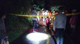 Akibat curah hujan yang tinggi telah terjadi bencana alam tanah longsor di Kampung Bekong Cijangkar, Desa Bojong, Kecamatan Bungbulang, Minggu malam (23/02/2025).
