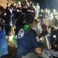Seorang kepala keluarga meninggal dunia akibat tanah longsor yang menimpa rumah bengkel di Desa Bojong, Kecamatan Bungbulang, Kabupaten Garut, Minggu (23/2/2025) sore. Musibah ini terjadi setelah hujan deras mengguyur wilayah tersebut.  
