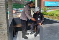 Wujudkan situasi kamtibmas yang aman dan Kondusif, Bhabinkamtibmas Desa Laksana, Polsek Ibun, Polresta Bandung Bripka Adinegoro S.Pd melaksanakan kegiatan sambang dan berikan himbauan Kamtibmas kepada anggota  Satpam perusahaan yang berada di wilayah Desa binaan, Kecamatan Ibun, Kabupaten Bandung. Rabu (26 Februari 2025).