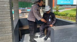 Wujudkan situasi kamtibmas yang aman dan Kondusif, Bhabinkamtibmas Desa Laksana, Polsek Ibun, Polresta Bandung Bripka Adinegoro S.Pd melaksanakan kegiatan sambang dan berikan himbauan Kamtibmas kepada anggota  Satpam perusahaan yang berada di wilayah Desa binaan, Kecamatan Ibun, Kabupaten Bandung. Rabu (26 Februari 2025).