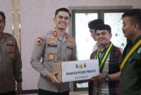 Polres Garut menggelar kegiatan Bakti Sosial (Baksos) bersama elemen mahasiswa, Aliansi BEM, Organisasi Kemasyarakatan Pemuda (OKP), dan Serikat Pekerja dalam rangka menyambut bulan suci Ramadhan 1446 H. Jumat (27/02/2025).
