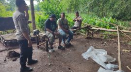 Polsek Cibatu melakukan penertiban terkait dugaan tindak pidana perjudian sabung ayam yang telah meresahkan warga di wilayah Kecamatan Cibatu, Kabupaten Garut. Pada hari Kamis, 27 Februari 2025, sekitar pukul 15.00 WIB.

