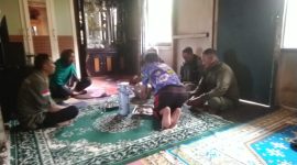 Camat Pamulihan, Robiul Awaludin,  Kamis (6/2/2025) melaporkan bahwa korban meninggal dunia adalah Ny. Epon (51), sementara dua warga lainnya, Wida Ningsih (39) dan Ade Sopian (19), mengalami luka-luka. Hingga saat ini, total kerugian akibat insiden tersebut masih dalam proses pendataan.
