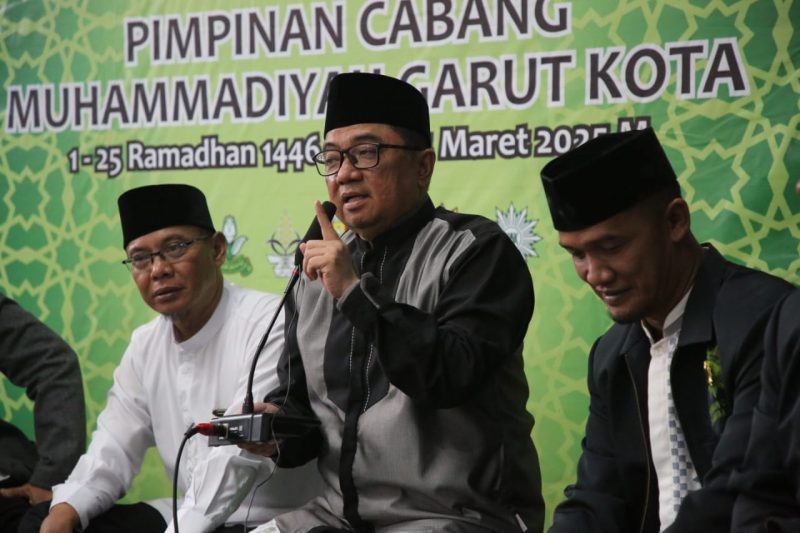 Bupati Garut, Abdusy Syakur Amin, menjadi narasumber sekaligus membuka secara resmi Kegiatan Paket Ramadan 1446 Hijriah Pimpinan Cabang Muhammadiyah (PCM) Garut Kota, yang dilaksanakan di Masjid Djamhari Muhammadiyah Lio, Kecamatan Garut Kota, Kabupaten Garut, Sabtu (01/03/2025).