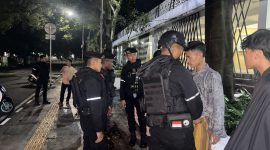 Polres Garut meningkatkan intensitas patroli malam hari sebagai upaya antisipasi terhadap berbagai gangguan kamtibmas di wilayah Kabupaten Garut. Minggu malam (02/03/2025). 
