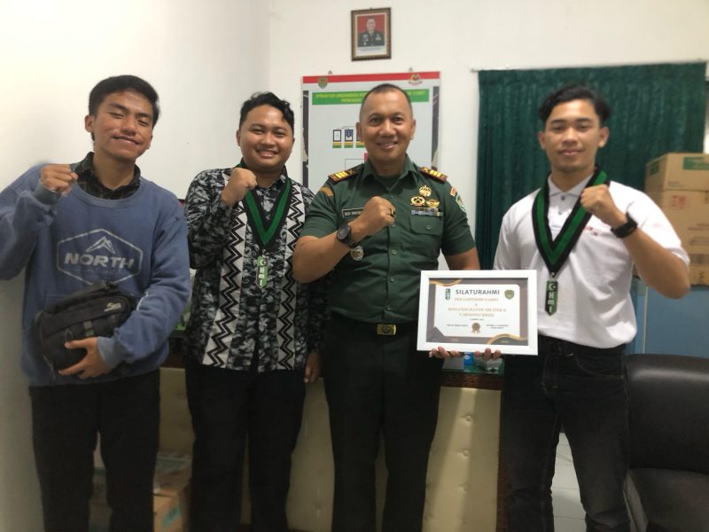 Himpunan Mahasiswa Islam (HMI) Komisariat Institut Agama Islam Persatuan Islam (IAIPI) Garut melakukan kunjungan silaturahmi ke Koramil 1111 Tarogong Kidul, Kabupaten Garut, pada Senin (3/3/2025). Kunjungan ini bertujuan mempererat hubungan baik antara HMI dengan TNI serta membangun sinergi dalam berbagai program.
