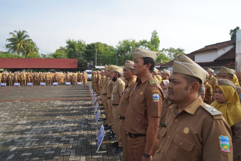 Pemerintah Kabupaten Garut resmi menyesuaikan jam kerja bagi Aparatur Sipil Negara (ASN) selama bulan Ramadan 1446 H. Penyesuaian ini mengacu pada kebijakan Pemerintah Provinsi Jawa Barat, sebagaimana tertuang dalam Surat Edaran Bupati Garut Nomor: 100.3.4.2/1439/BKD Tahun 2025.