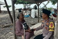 Dalam rangka menyambut bulan suci Ramadhan, Polsek Caringin Polres Garut mengadakan kegiatan bagi takjil untuk masyarakat sekitar, bertempat di Kawasan Obwis Rancabuaya, Desa Purbayani, Kecamatan Caringin. Rabu Sore (06/03/2025).
