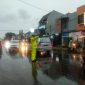 Menjelang waktu berbuka puasa, jajaran anggota Polres Garut melakukan Turjawali atau pengaturan lalu lintas, penjagaan, dan patroli di sejumlah titik rawan kemacetan di wilayah Garut. Sabtu Sore (8/3/2025).