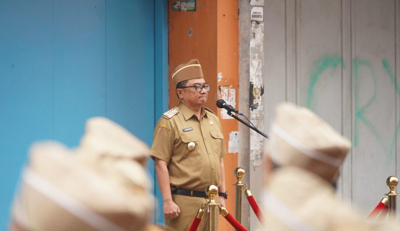 Pemerintah Kabupaten (Pemkab) Garut menggelar Apel Gabungan dengan suasana berbeda pada Senin (10/3/2025). Jika biasanya berlangsung di Lapangan Sekretariat Daerah (Setda), kali ini apel digelar di Jalan Ahmad Yani atau yang lebih dikenal sebagai 