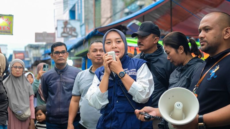 Wakil Bupati Garut, Putri Karlina, bersama tim gabungan dari Satuan Polisi Pamong Praja (Satpol PP) dan Cepat Tanggap Hebat (CTH) melakukan penertiban terhadap pengamen hingga pengemis di area Pasar Ceplak, Kecamatan Garut Kota, Kabupaten Garut, Sabtu dan Minggu (8-9/3/2024).
