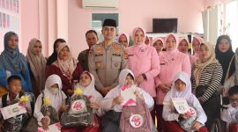 Dalam rangka menyambut Bulan Suci Ramadhan dan memperingati HUT ke-45 Yayasan Kemala Bhayangkari, Kapolres Garut Beserta Pengurus Bhayangkari Cabang Garut melaksanakan kegiatan Bakti Sosial berupa pemberian santunan kepada anak-anak tunanetra. Jumat (14/03/2025).
