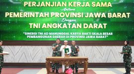 Panglima Kodam III/Siliwangi, Mayjen TNI Dadang Arif Abdurahman, S.E., M.Si., CHRMP., menghadiri pelaksanaan Penandatanganan Perjanjian Kerja Sama (PKS) antara Pemerintah Provinsi Jawa Barat dengan TNI AD yang digelar di Gedung GPH Djati Kusumo, Mabesad, Jakarta, pada Jumat (14/03/2025).
