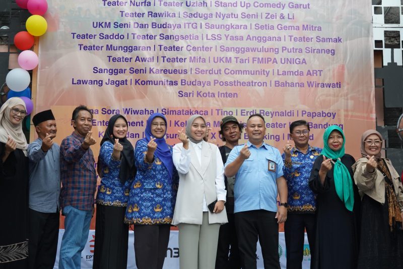 Wakil Bupati Garut, Putri Karlina, menghadiri acara Pentas Seni Ngabuburit Sa'alam Ramadhan XXIV yang digelar di pelataran Gedung Bale Paminton Intan Dewata Garut, Jalan Ahmad Yani, Kabupaten Garut, pada Senin (17/3/2025).