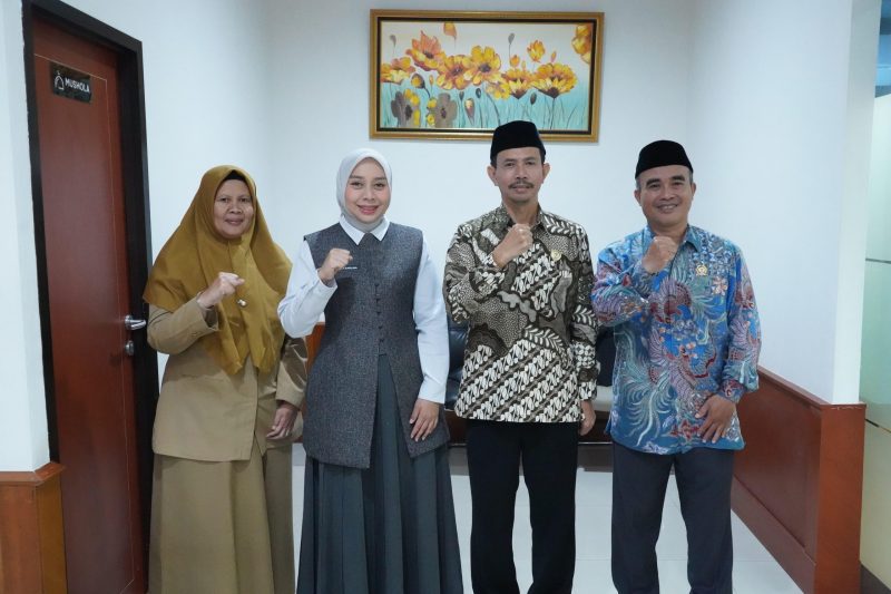 Wakil Bupati Garut, Putri Karlina, menggelar pertemuan dengan Badan Amil Zakat Nasional (Baznas) Kabupaten Garut, di Kantor Wakil Bupati Garut, Jalan Pembangunan, Kecamatan Tarogong Kidul, Selasa (18/3/2025).