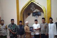 Polsek Leles kembali menunjukkan komitmennya dalam mendukung kegiatan keagamaan, Dalam rangka menyemarakkan bulan suci Ramadhan, Polsek Leles melaksanakan dua kegiatan yang penuh berkah di Masjid Miftahul Jannah, Desa Ciburial, Kecamatan Leles, Kabupaten Garut. Selasa malam (18/03/2025).