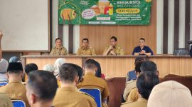 Dinas Perindustrian dan Perdagangan (Disperindag) Provinsi Jawa Barat (Janar) menggelar operasi pasar bersubsidi (OPADI) di Kecamatan Malangbong, Kabupaten Garut, Selasa (18/3/2025). Kegiatan ini merupakan program Provinsi Jabar yang bertujuan untuk menstabilkan harga bahan pokok penting (bapokting) di Bulan Ramadan 1446 H dan menjelang Hari Raya Idulfitri.