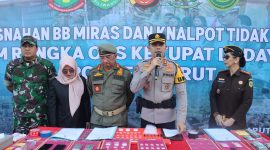 Polres Garut menggelar konferensi pers untuk memaparkan sejumlah capaian penting dalam penegakan hukum, yang mencakup pengungkapan peredaran minuman keras (miras), penindakan terhadap knalpot kendaraan yang tidak sesuai spesifikasi teknis, serta pengungkapan kasus tindak pidana narkotika dan penyalahgunaan narkoba pada periode Januari hingga Maret 2025. Kamis (20/03/2025).