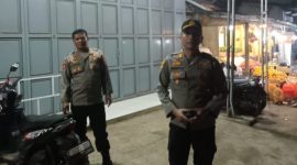 Polsek Cibatu melakukan penertiban terhadap parkir liar yang telah meresahkan masyarakat di sekitar Puskesmas Cibatu dan toko pakaian 