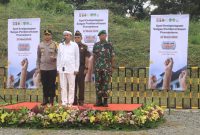 Kapoksahli Pangdam III/Siliwangi, Brigjen TNI Albertus Magnus Suharyadi, S.I.P., M.S.I., mewakili Pangdam III/Slw bersama Kapolda Jabar dan Asintel Kejati Jabar mendampingi Gubernur Jabar memimpin Apel Kesiapsiagaan Satgas Pemberantasan Premanisme yang digelar di Area Ruang Aspirasi Kawasan International Industri City (KIIC), Desa Margakarya, Kecamatan Telukjambe Barat, Kabupaten Karawang, Kamis (27/03/2025).