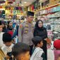 Dalam rangka menyambut Hari Raya Idul Fitri, Kapolsek Wanaraja AKP Abusono, S.H., M.H. bersama anggota Polsek Wanaraja, mengadakan kegiatan sosial berbagi berkah dengan mengajak anak yatim piatu dan duafa beli baju lebaran. Jumat (28/03/2025).