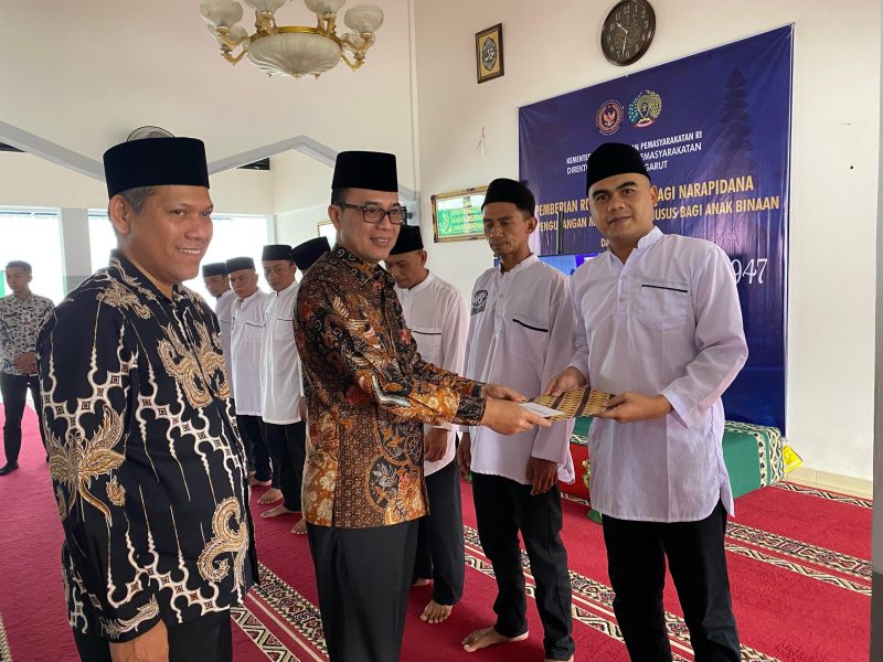 Sebanyak 99 warga binaan Lembaga Pemasyarakatan (Lapas) Kelas IIA Garut mengalami nasib yang tidak menguntungkan menjelang Hari Raya