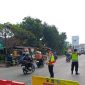 Polres Garut Terapkan Sistem One Way di sejumlah jalur strategis di wilayah hukumnya pada hari Jumat, 28 Maret 2025.
