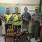 Polsek Kadungora Amankan Puluhan Botol Miras dan Knalpot Brong pada Malam TakbirDalam upaya menjaga ketertiban dan keamanan masyarakat saat malam Takbir, Polsek Kadungora Polres Garut menggelar razia minuman keras (miras) dan knalpot brong pada Minggu Malam (30/3/2024).