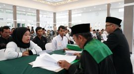 Pemerintah Kabupaten (Pemkab) Garut melalui Dinas Pengendalian Penduduk, Keluarga Berencana, Pemberdayaan Perempuan, dan Perlindungan Anak (DPPKBPPPA) bekerja sama dengan Pengadilan Agama Kabupaten Garut menggelar Sidang Isbat Nikah Terpadu di Gedung Pendopo, Kecamatan Garut Kota, pada Jumat (28/2/2025).
