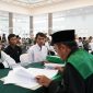 Pemerintah Kabupaten (Pemkab) Garut melalui Dinas Pengendalian Penduduk, Keluarga Berencana, Pemberdayaan Perempuan, dan Perlindungan Anak (DPPKBPPPA) bekerja sama dengan Pengadilan Agama Kabupaten Garut menggelar Sidang Isbat Nikah Terpadu di Gedung Pendopo, Kecamatan Garut Kota, pada Jumat (28/2/2025).
