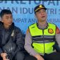Sebuah aksi yang patut diapresiasi, Polres Garut melalui Kanit Tipidter IPDA Hadiansyah Siregar yang sedang melaksanakan pengamanan Pos PAM di Tarogong Kaler berhasil mengembalikan sebuah dompet yang hilang beserta isinya kepada pemilik aslinya, Penyerahan dilakukan di Pos Pengamanan Tarogong Kaler, pada Selasa pagi, (01/04/2025).