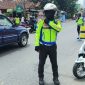 Memasuki hari kedua lebaran, volume kendaraan di sejumlah jalur utama di wilayah Garut mengalami peningkatan signifikan, Untuk mengatasi potensi kemacetan dan memperlancar arus lalu lintas, Polres Garut kembali menerapkan sistem one way (satu arah) sebanyak 13 kali, terutama di jalur-jalur yang menjadi titik rawan kemacetan.Selasa (01/04/2025).